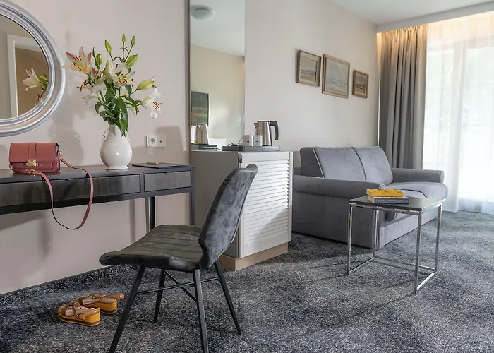 Neptuno & アパートホテル ジビジノ